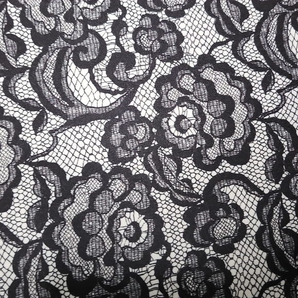 Lace print dress - Picture 2 of 5